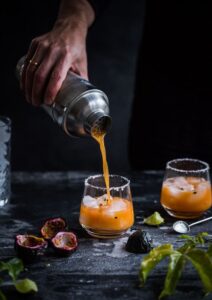 passoire-a-cocktail-212x300 Comment bien utiliser votre set cocktail ? 